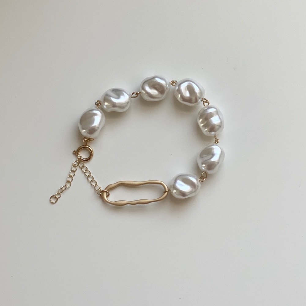 Maison de Jovel Celeste faux Pearl bracelet - Picture 3 of 4